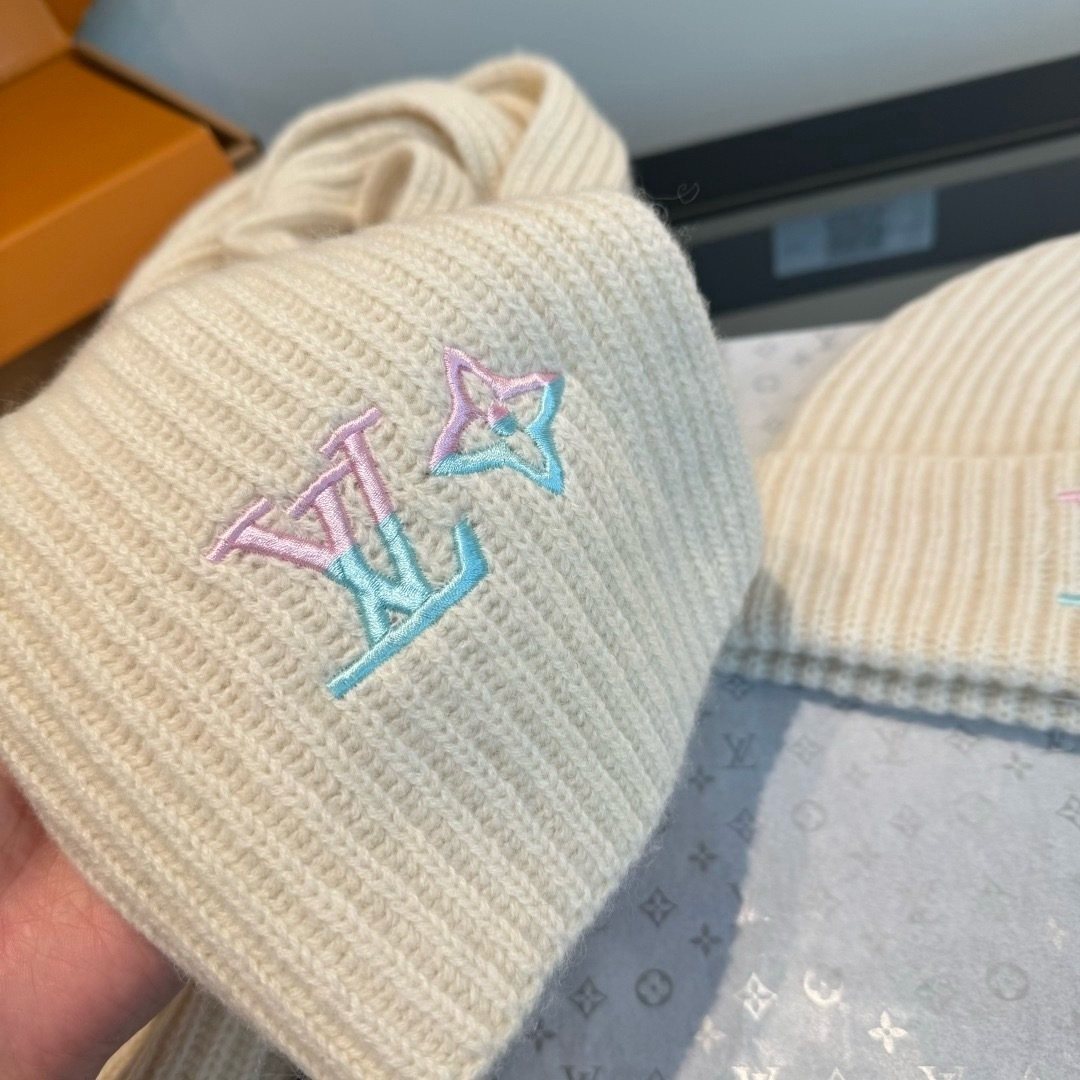 Louis Vuitton Cream Rib-Knit Scarf and Beanie Set